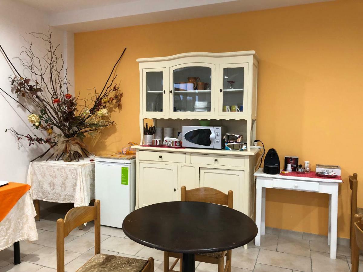 Agriturismo "Lo Zafferano" Aprilia Eksteriør billede