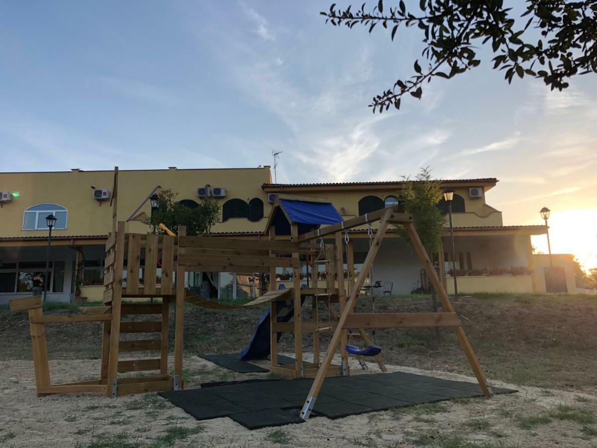 Agriturismo "Lo Zafferano" Aprilia Eksteriør billede